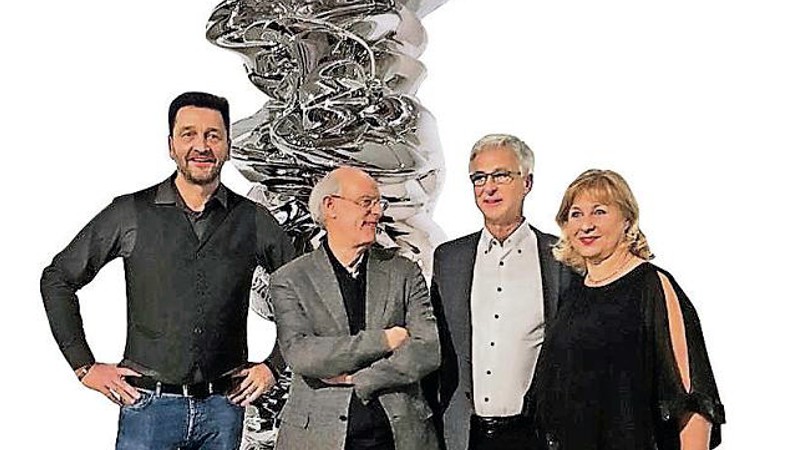 Startseite Cragg-Skulptur glänzt